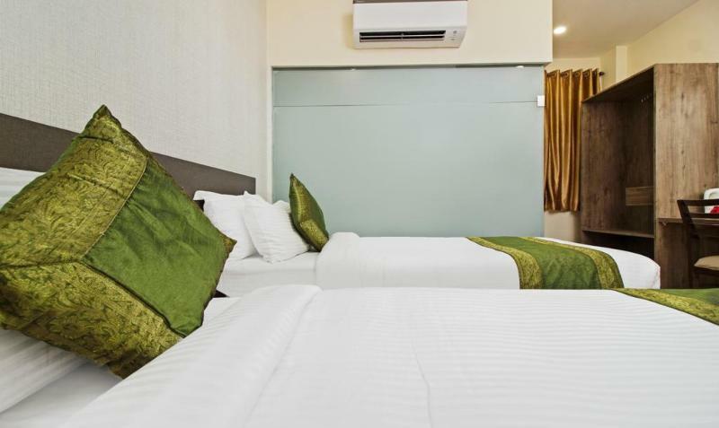 Ocean Suites Hotel Мумбай Екстериор снимка