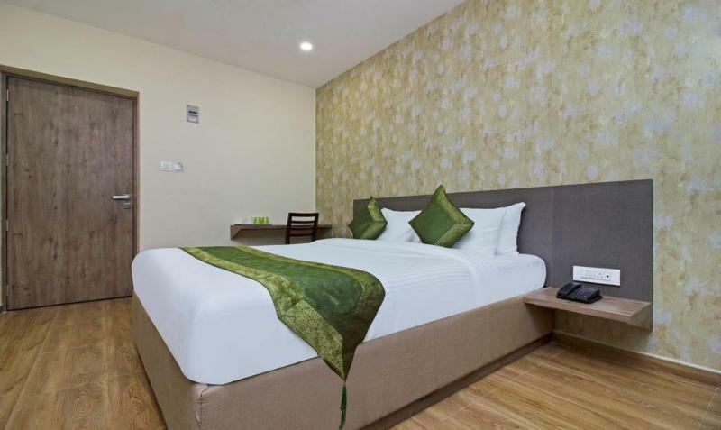 Ocean Suites Hotel Мумбай Екстериор снимка