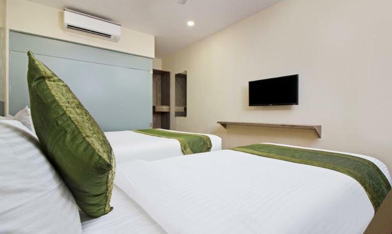 Ocean Suites Hotel Мумбай Екстериор снимка
