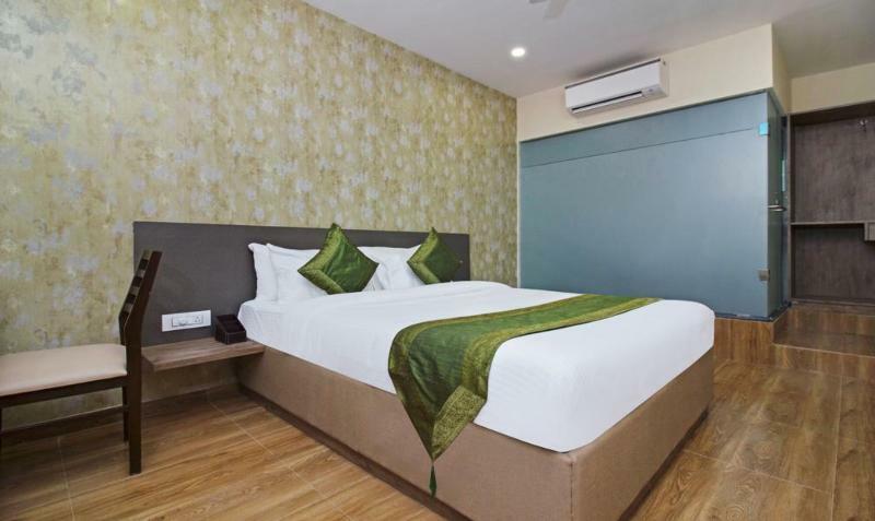 Ocean Suites Hotel Мумбай Екстериор снимка