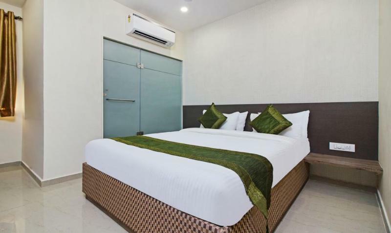 Ocean Suites Hotel Мумбай Екстериор снимка