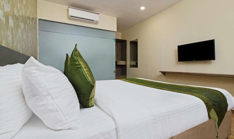 Ocean Suites Hotel Мумбай Екстериор снимка