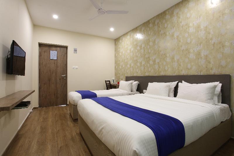 Ocean Suites Hotel Мумбай Екстериор снимка