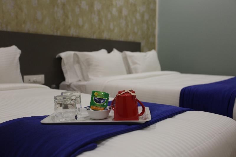 Ocean Suites Hotel Мумбай Екстериор снимка
