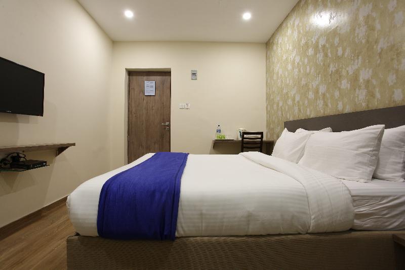 Ocean Suites Hotel Мумбай Екстериор снимка